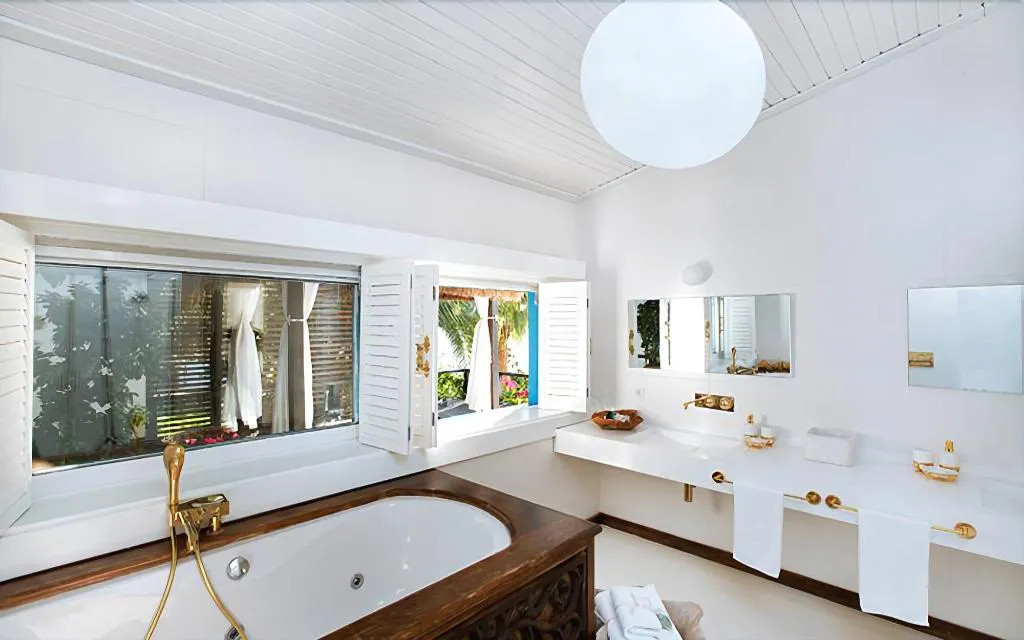 Room, Sabrina's Haus, Dalaman