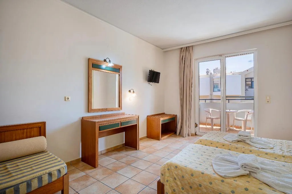 FAMILY ROOM STANDARD Room, Lefkoniko Bay, Crete