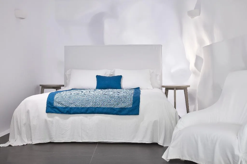 SUITE WITH PRIVATE POOL Room, Katikies Chromata Santorini - The Leading Hotels, Santorini