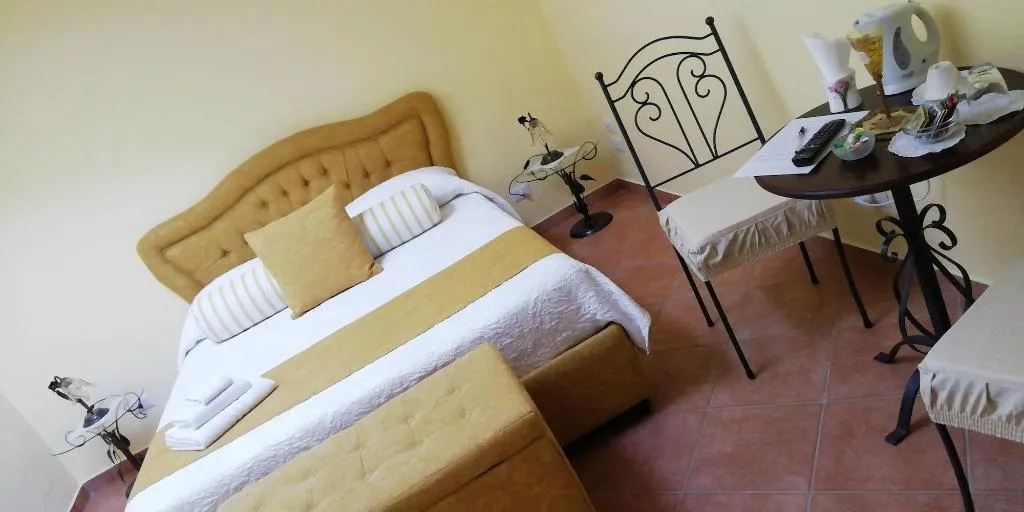 Room, La Gemma, Naples