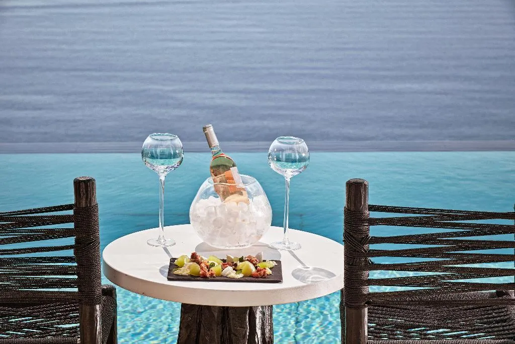 SUITE GRAND Room, Myconian Utopia Relais & Chateaux, Mykonos