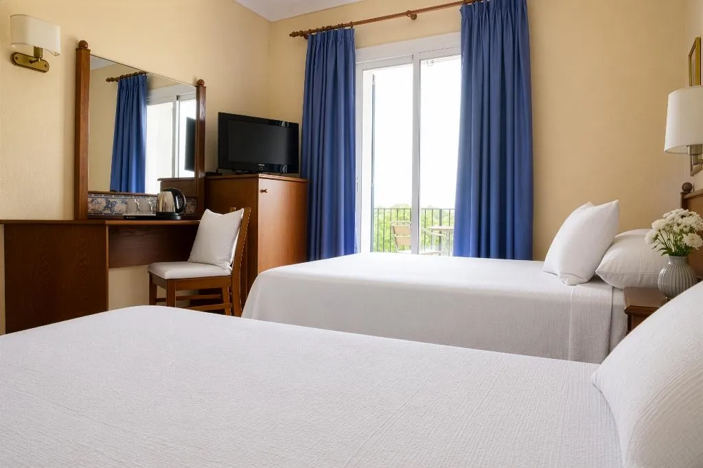 Double or Twin SUPERIOR Room, Hotel Roses Platja, Costa Brava