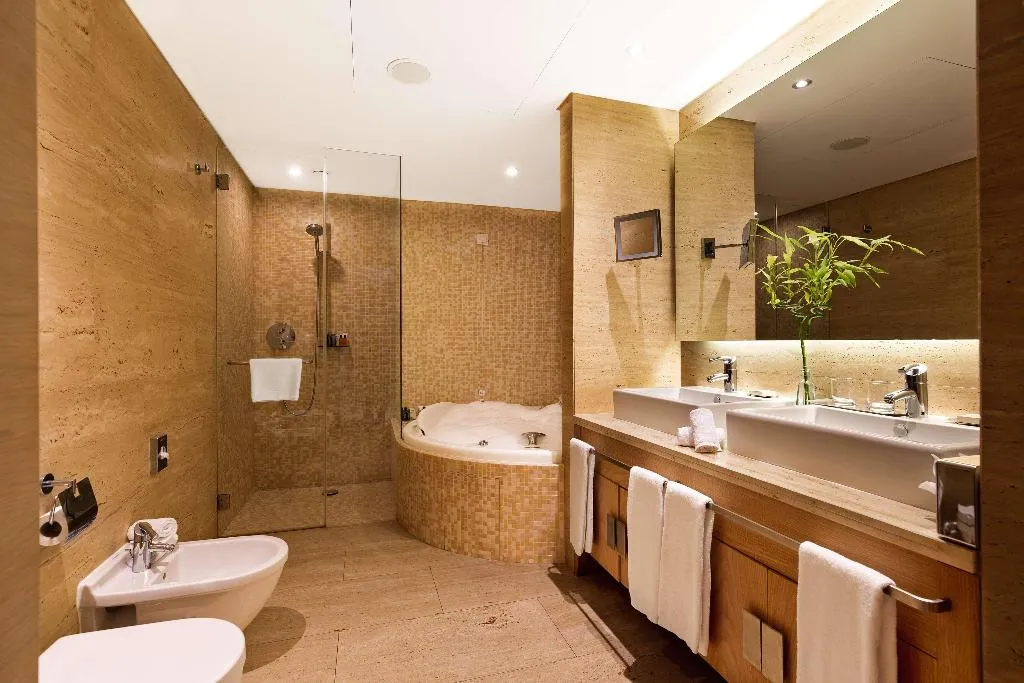 SUITE STANDARD Room, Hilton Vilamoura As Cascatas Golf Resort & Spa, Algarve