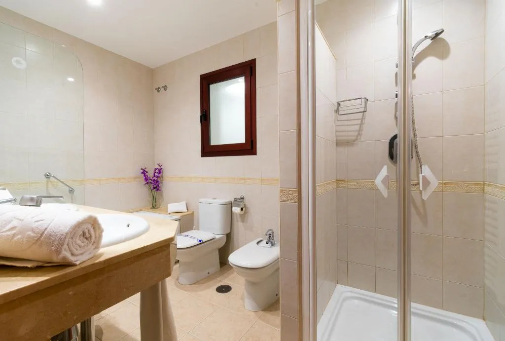 APARTMENT CAPACITY 4 TWO BEDROOMS Room, Albir Confort Avenida Apartamentos, Costa Blanca