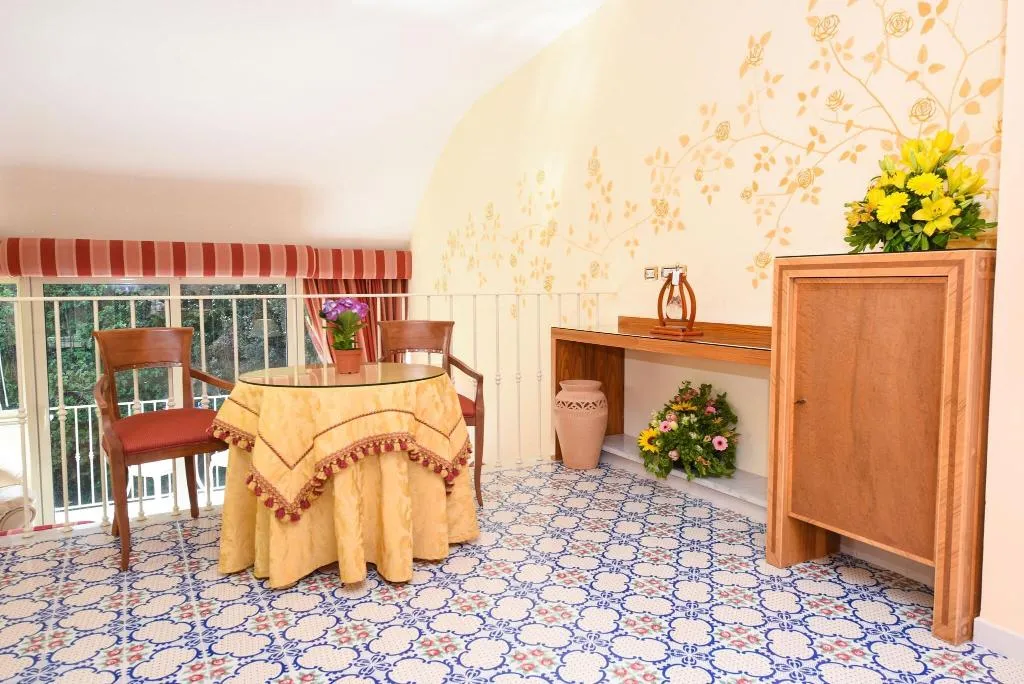 Room, Antiche Mura, Naples