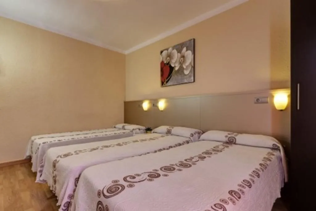 TRIPLE STANDARD Room, Hostal Barcelona, Barcelona