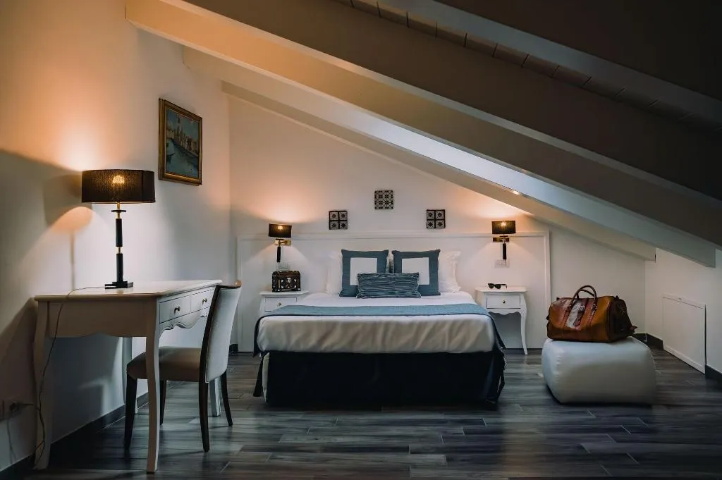 Room, Amalfi Luxury House, Naples