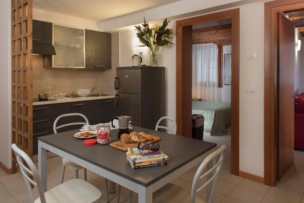 APARTMENT CAPACITY 2 ONE BEDROOM Room, Appartamenti Commercio & Pellegrino, Venice