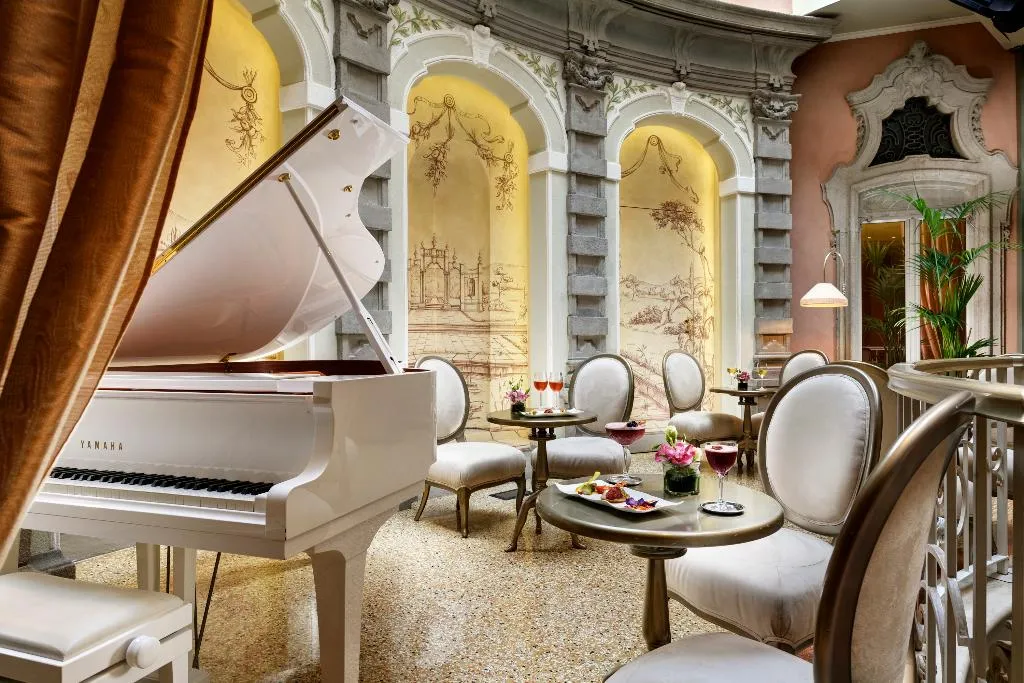 Bar, Chateau Monfort, Milan