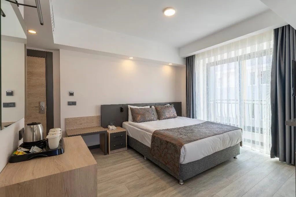 TRIPLE THREE BEDROOMS ONE BATHROOM Room, Irenic Hotel, Antalya