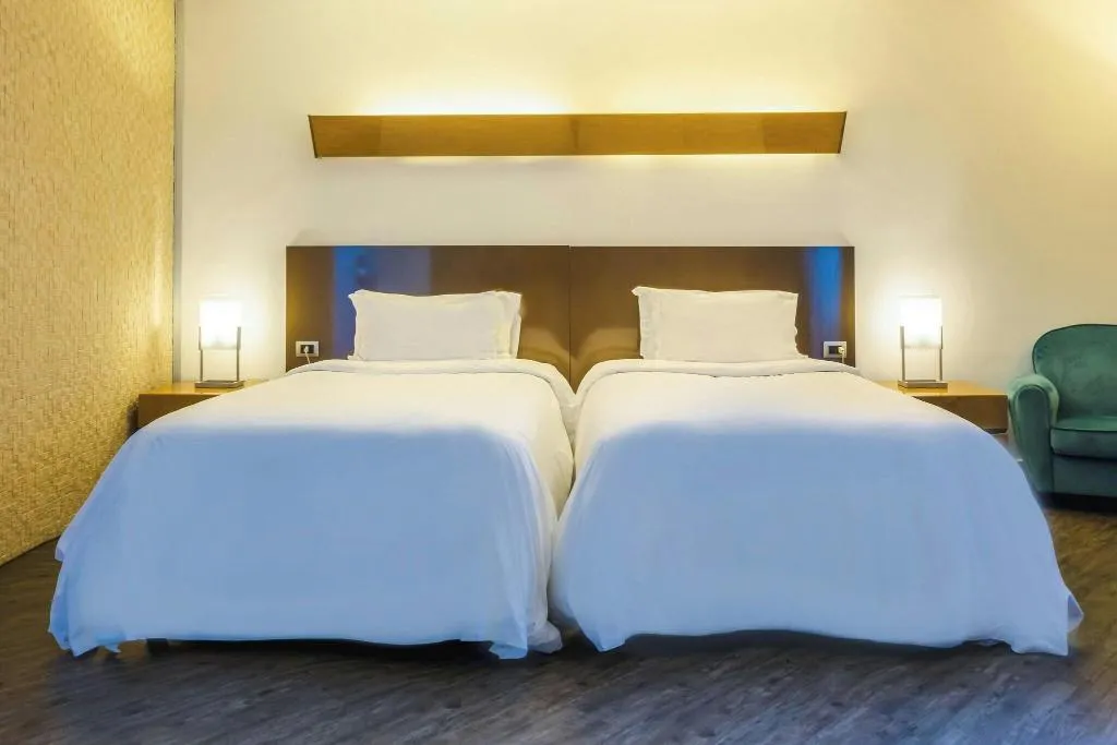 DOUBLE DELUXE SEA VIEW Room, Four Points by Sheraton Catania Hotel & Conference, Catania