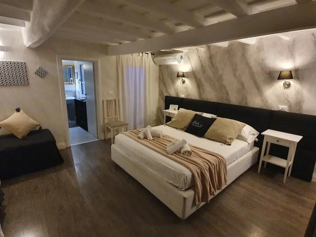 Room, Delsi Suites Pantheon, Rome