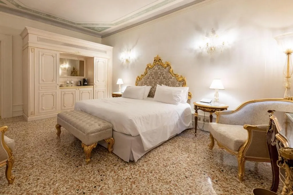 DOUBLE SUPERIOR Room, Cà Bonfadini Historic Experience, Venice