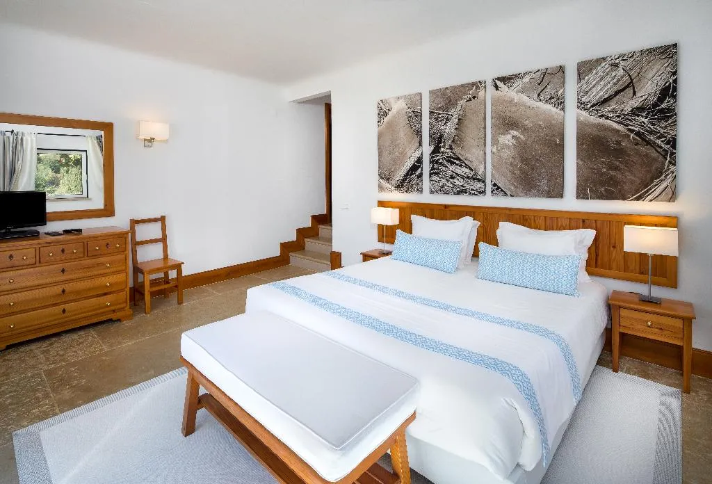 VILLA THREE BEDROOMS Room, Shantivillas, Algarve