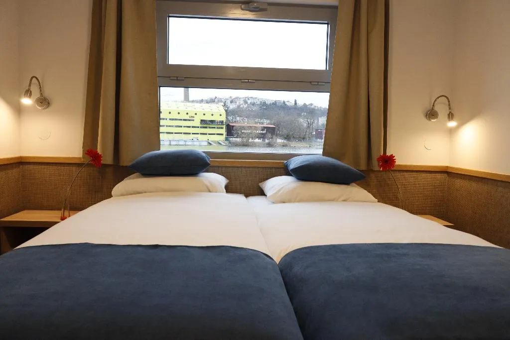 Double or Twin RIVER VIEW Room, Botel Racek, Prague