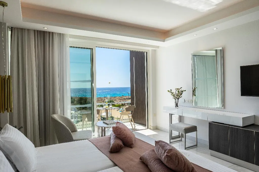 TWIN SEA VIEW Room, Chrysomare Beach Hotel & Resort, Cyprus