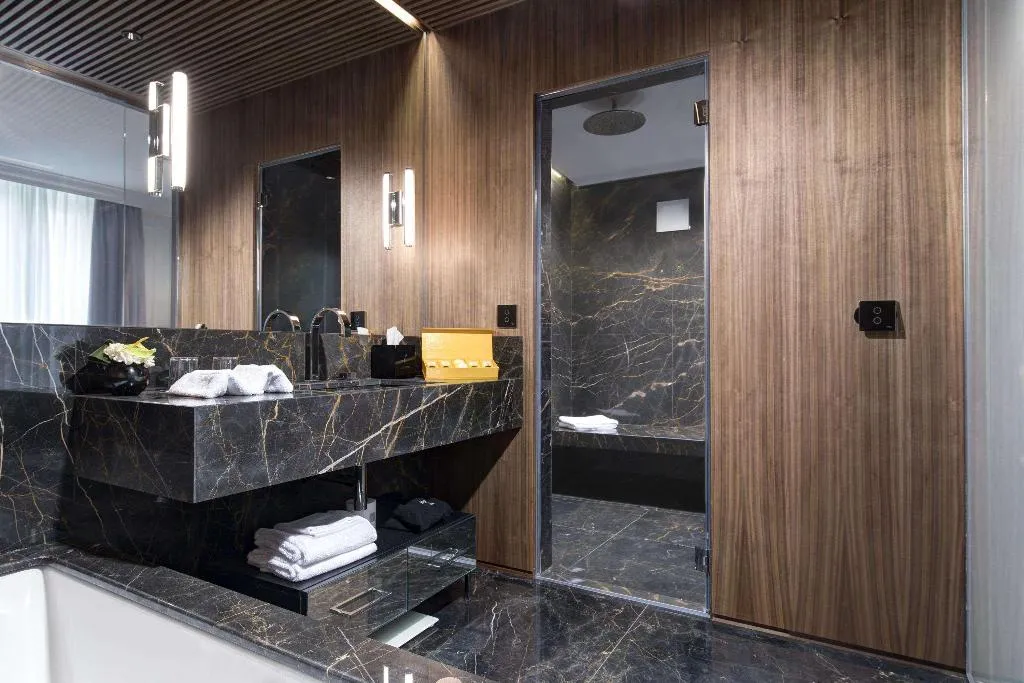 Room, The First Dolce, Rome