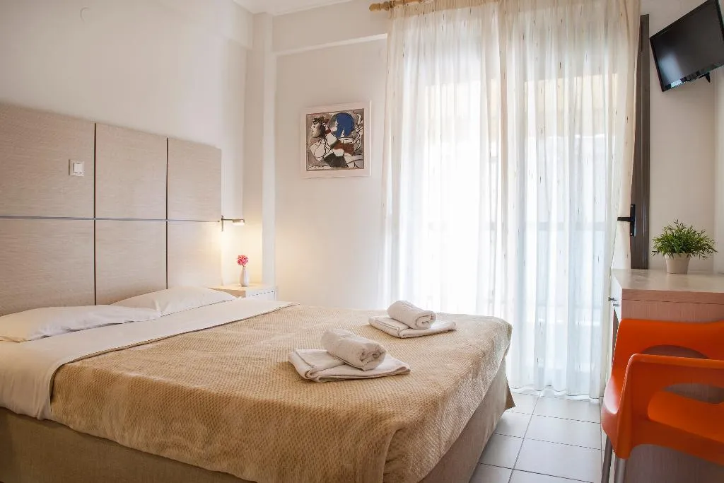 FAMILY ROOM STANDARD Room, Mavridis Hotel, Thessaloniki