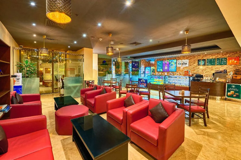 Restaurant, Ramada Hotel & Suites by Wyndham JBR, Dubai