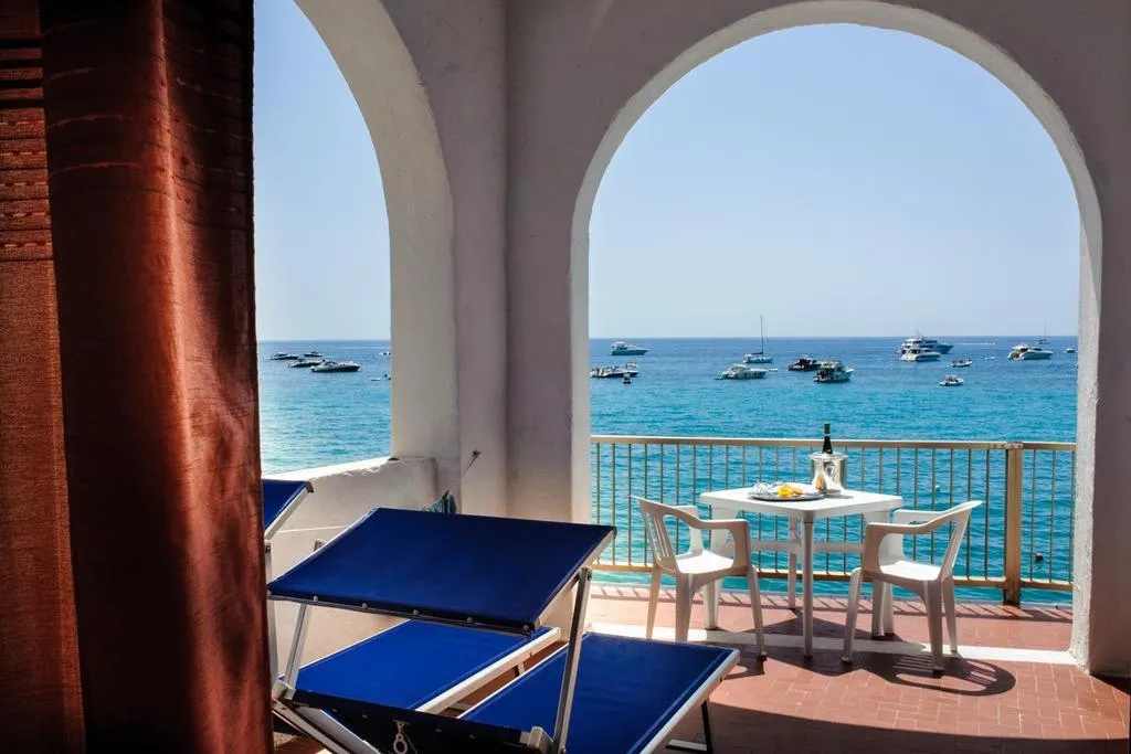 DOUBLE SUPERIOR SEA VIEW Room, Regina del Mare, Naples