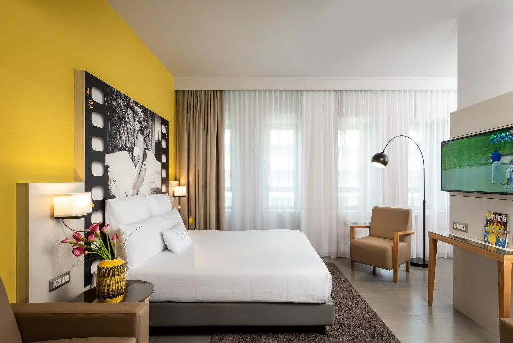 Double or Twin DELUXE Room, NYX Hotel Milan by Leonardo Hotels, Milan