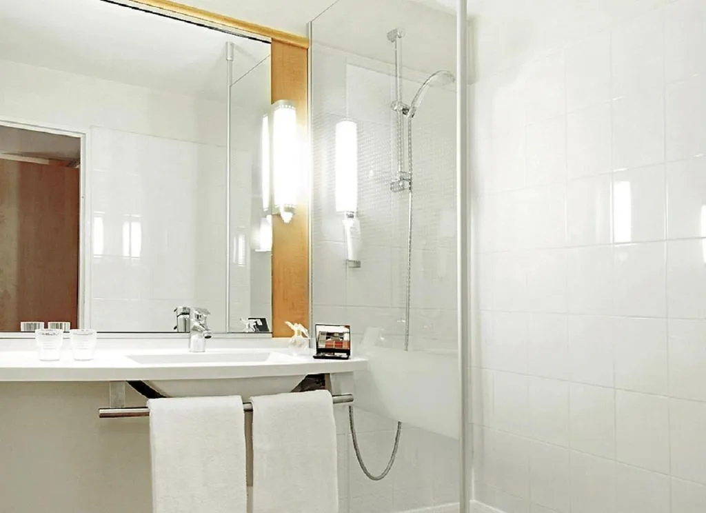 DOUBLE PREMIUM Room, ibis Milano Fiera, Milan
