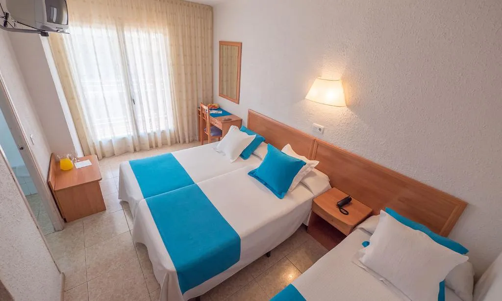 TRIPLE SUPERIOR Room, Checkin Pineda, Costa Brava