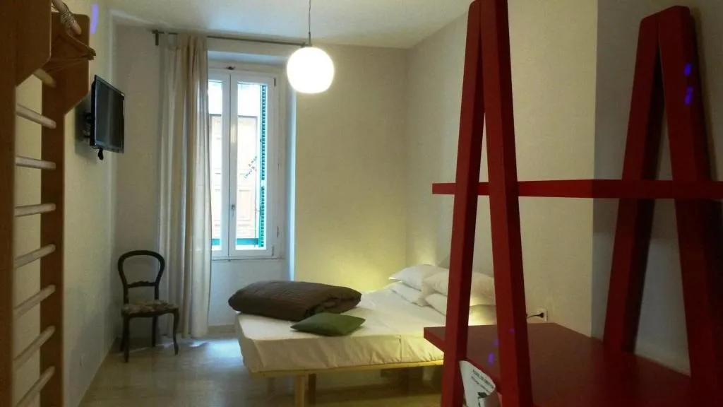Room, Roma Art Rooms, Naples