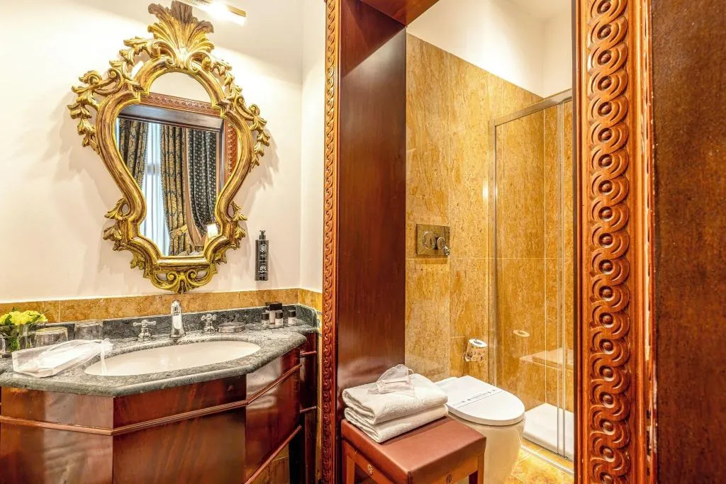 JUNIOR SUITE CANAL VIEW Room, Al Ponte Dei Sospiri Junior Suites, Venice