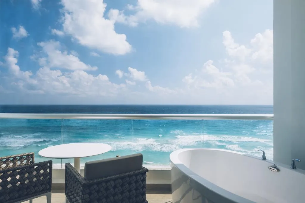 JUNIOR SUITE SUPERIOR OCEAN FRONT Room, Iberostar Selection Coral Cancun All Inclusive, Cancun Area