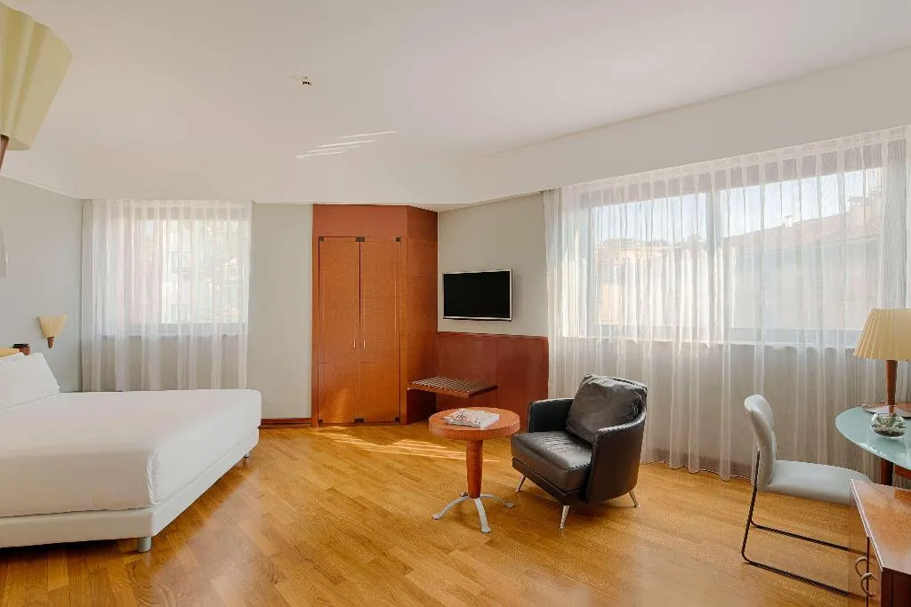 DOUBLE KING SIZE BED Room, NH Milano Machiavelli, Milan