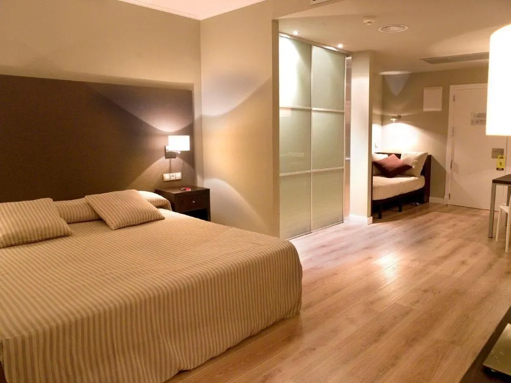 QUADRUPLE CAPACITY 4 Room, HG la Molina, Costa Brava