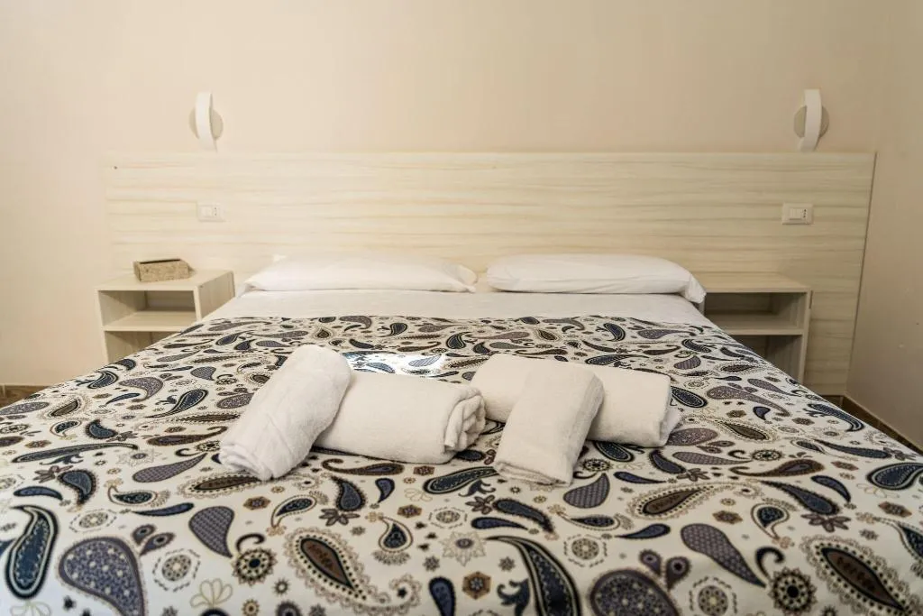 Room, B B Alla Ferrovia, Naples