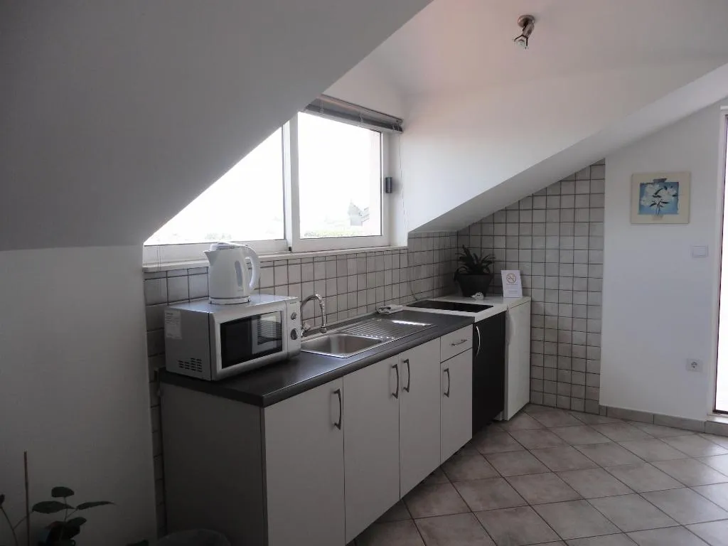 Room, Pink Inn, Split