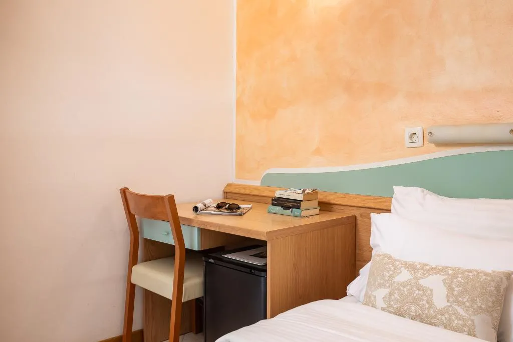 SINGLE ECONOMY Room, MASLINICA Mimosa Lido Palace Hotel, Istria