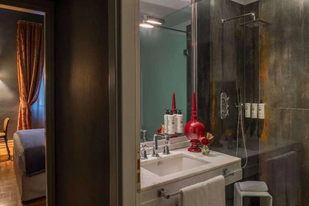 Room, Hotel Number Nine, Florence