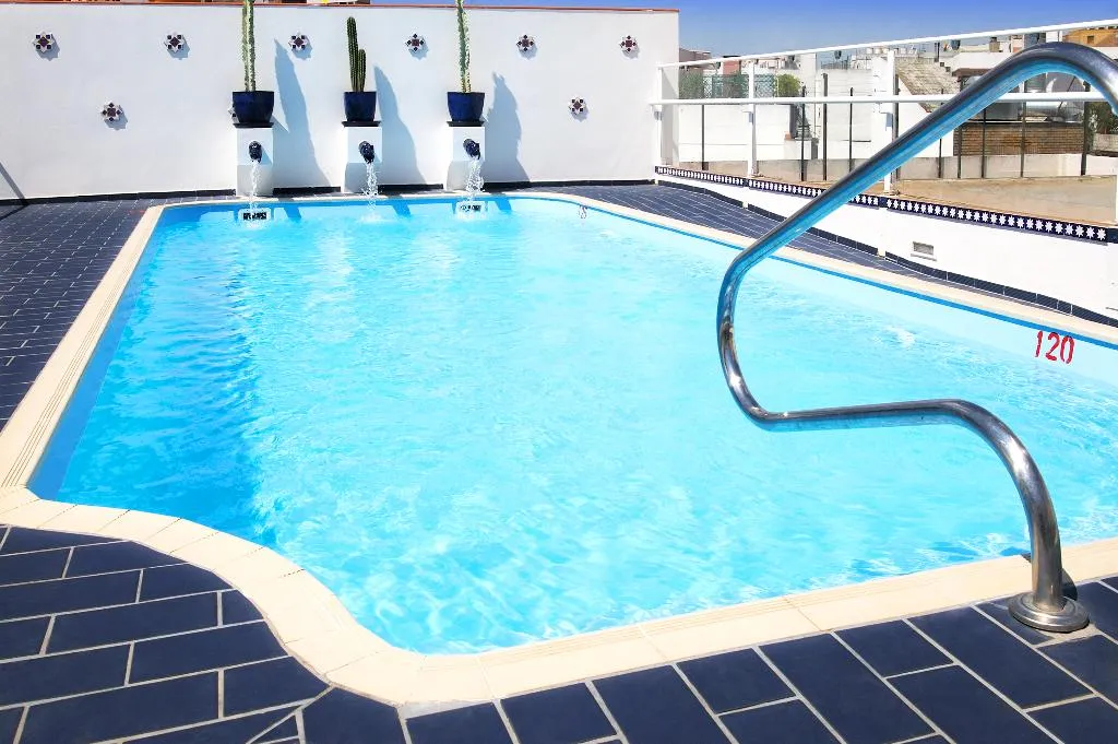 Pool, Becquer, Seville