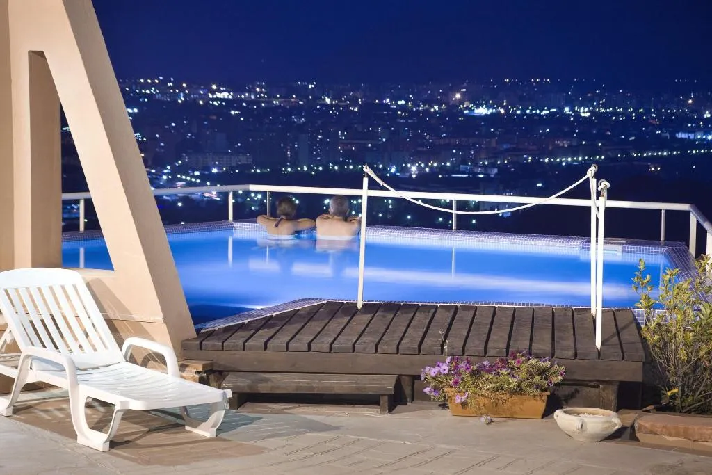 Pool, Bel 3, Palermo