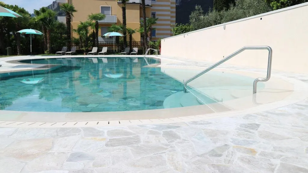 Pool, Bristol, Milan