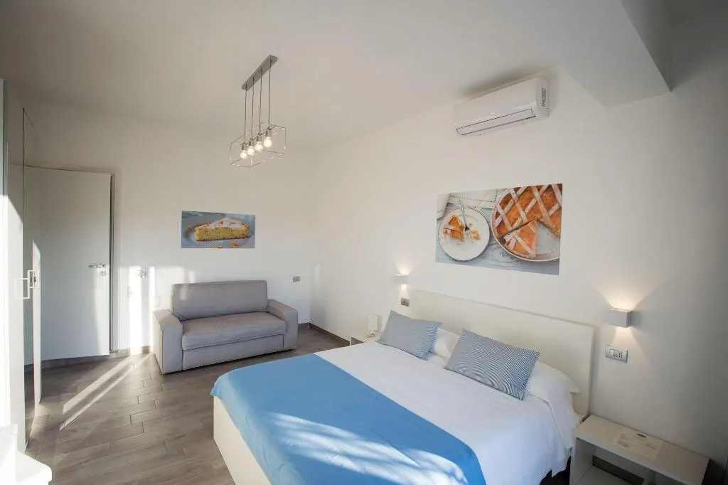 Room, B&B De Gasperi 55, Naples