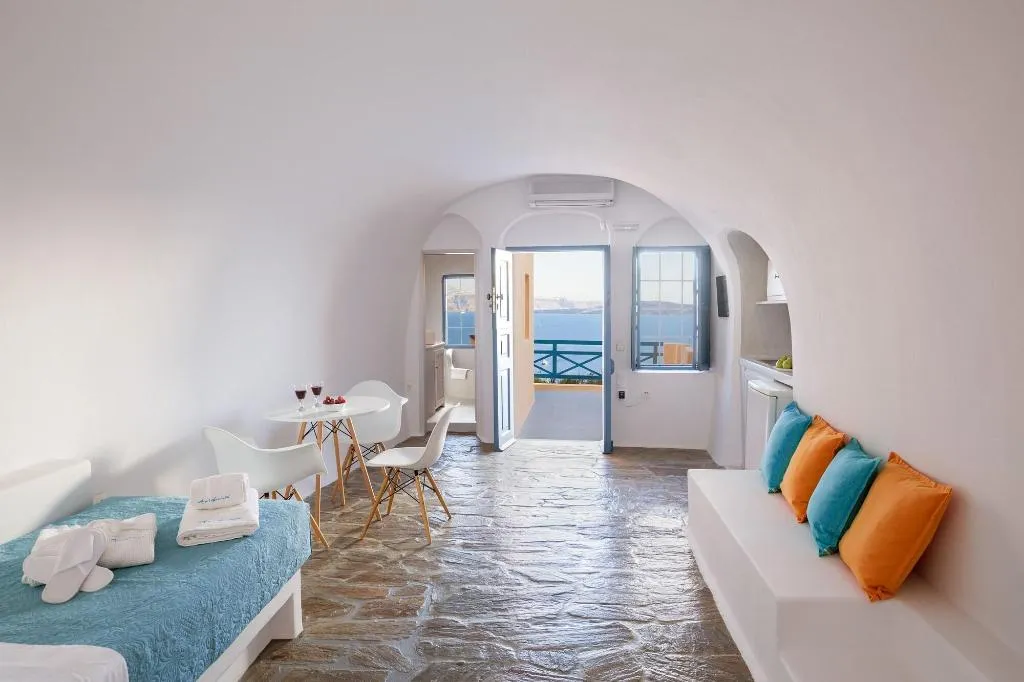 Room, Horizon Aeifos Suites, Santorini