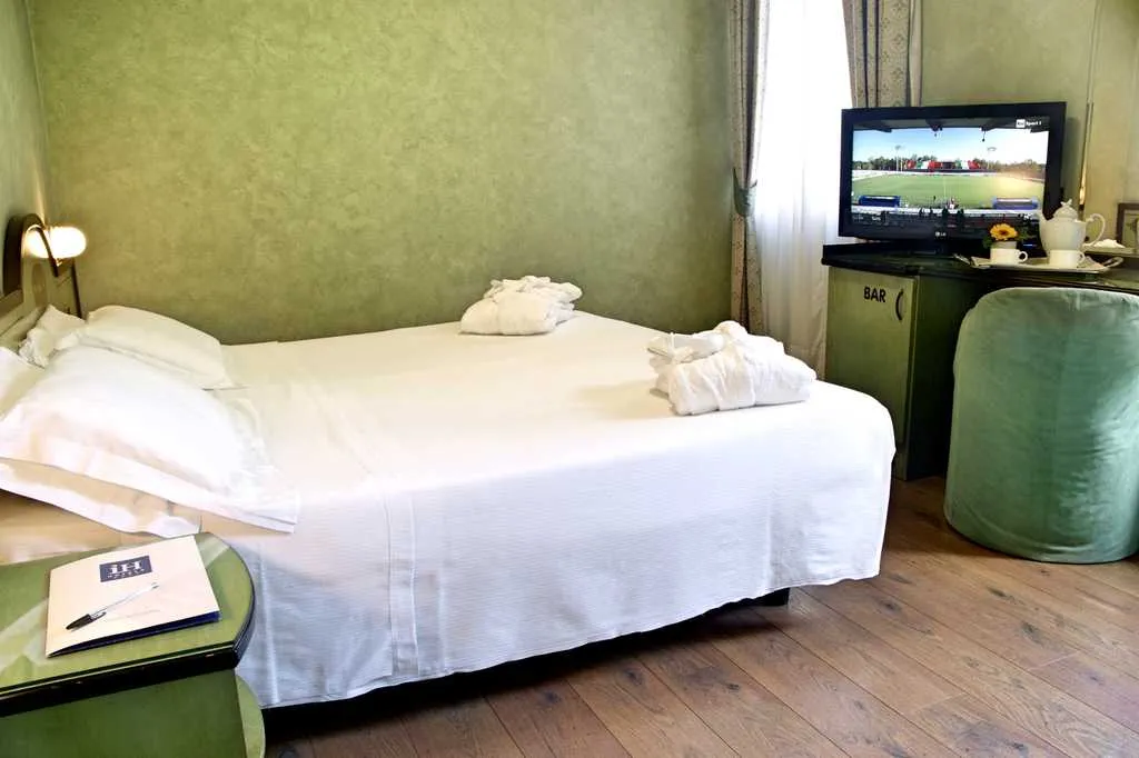 Room, Puccini Hotel Milan, Tapestry Collection by Hilton, Milan