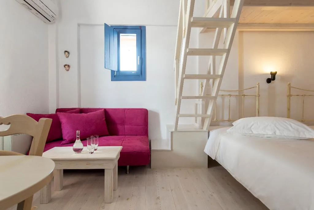 VILLA WITH PRIVATE POOL Room, Earino Suites and Villas, Santorini