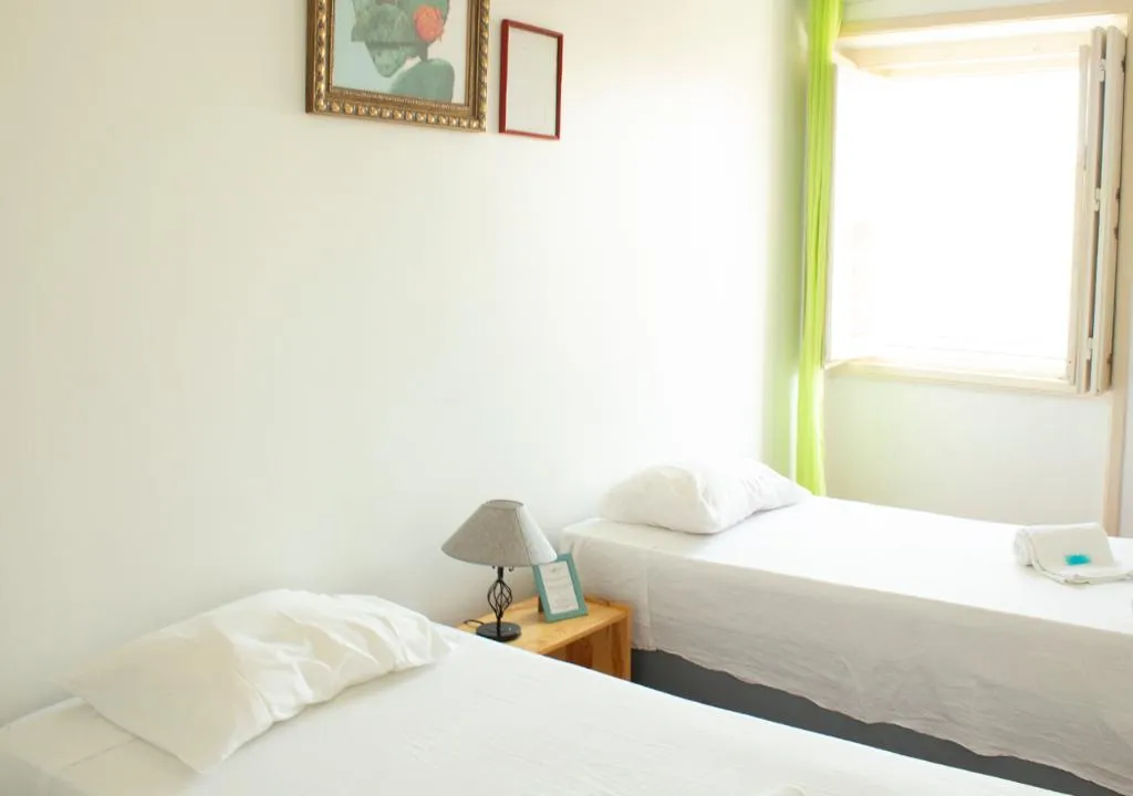 TWIN WITH SHARED BATHROOM Room, Well’Come! to The Backyard House, Algarve