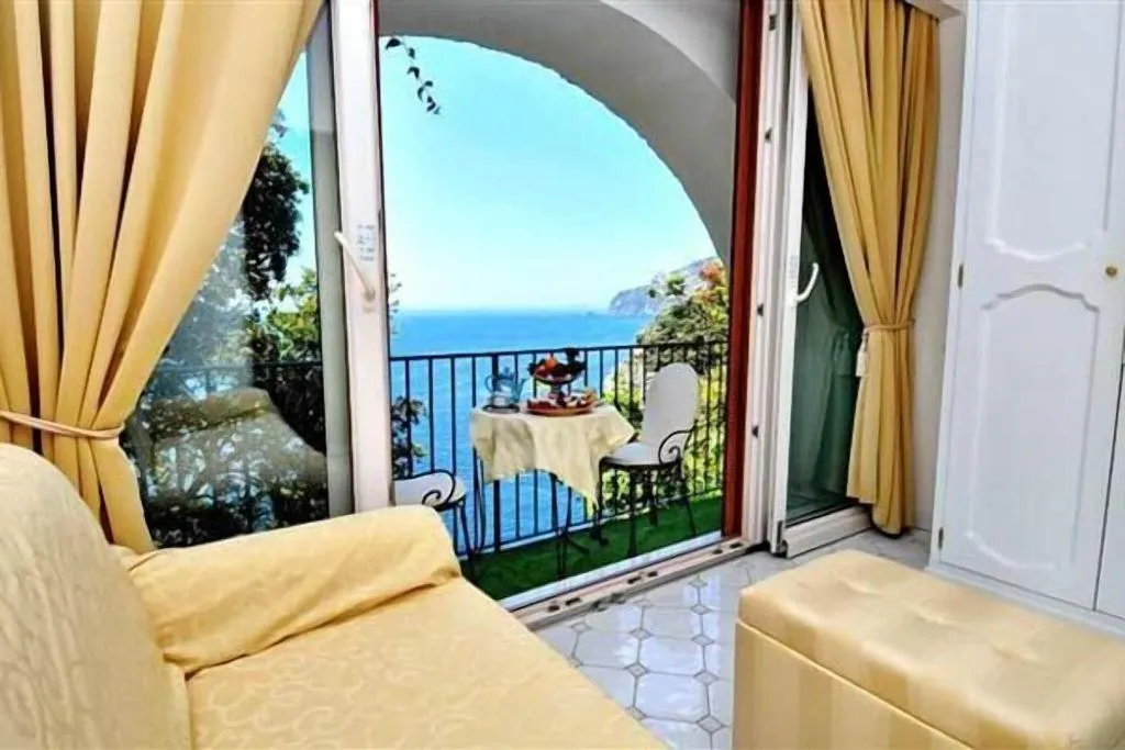 JUNIOR SUITE PARTIAL SEA VIEW Room, La Conca Azzurra, Naples