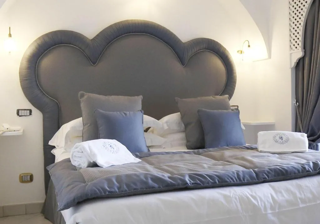DOUBLE DELUXE KING BED Room, Hotel Palazzo Confalone, Naples