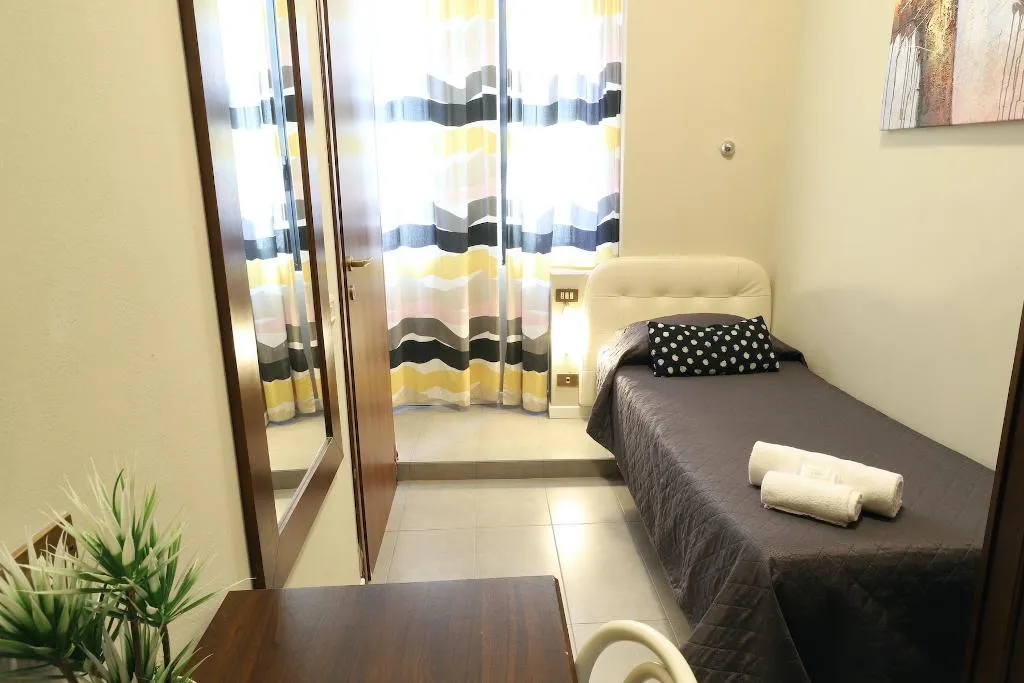 SINGLE STANDARD Room, Hotel Carlo Goldoni, Milan