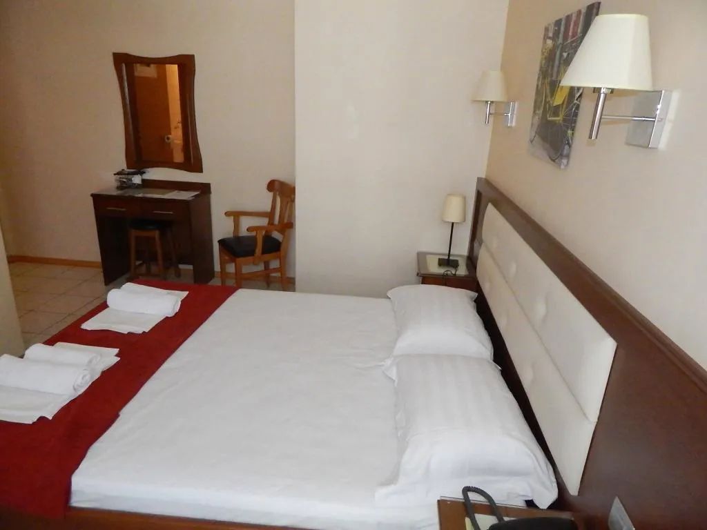 SINGLE STANDARD Room, Gold Stern, Thessaloniki