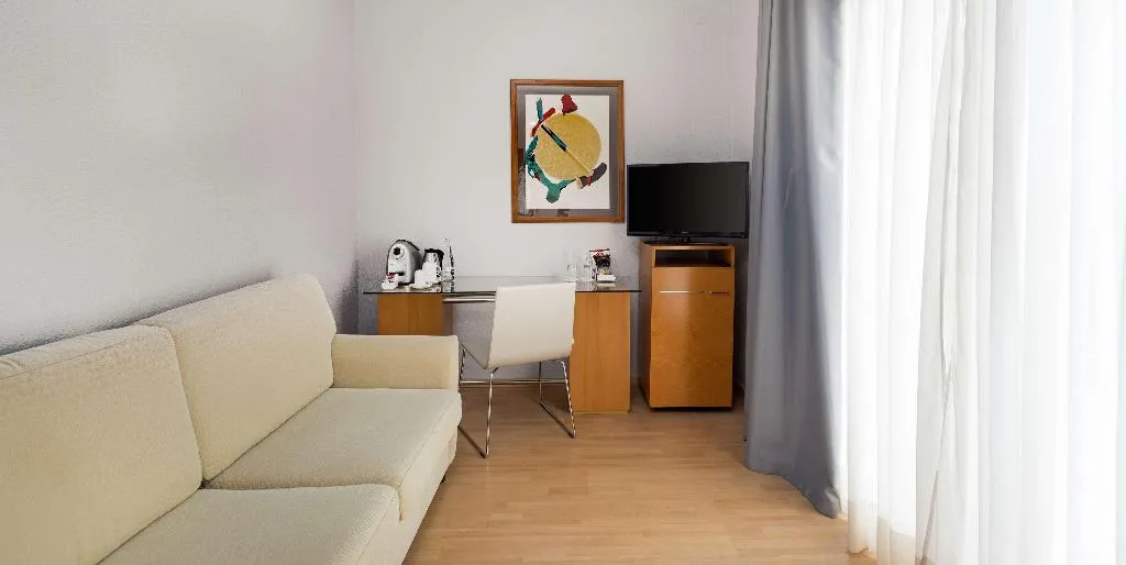 JUNIOR SUITE STANDARD Room, Silken Turcosa 3* Sup, Valencia