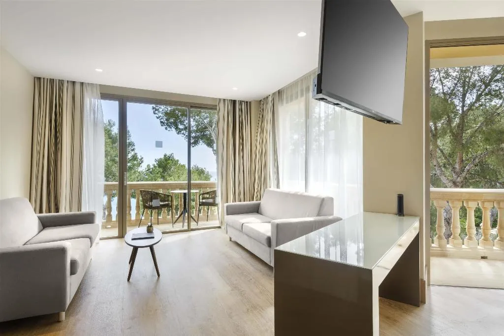 JUNIOR SUITE SEA FRONT Room, Barcelo Illetas Albatros, Majorca